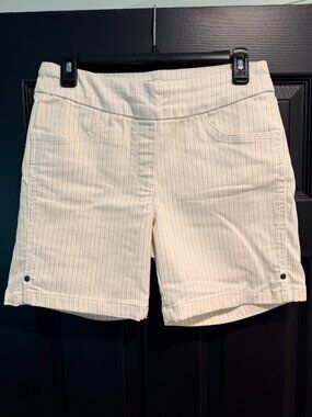 Liz Claiborne Amber Womens Pull On Stretch Tan/White Pin Stripe Shorts Sz 6